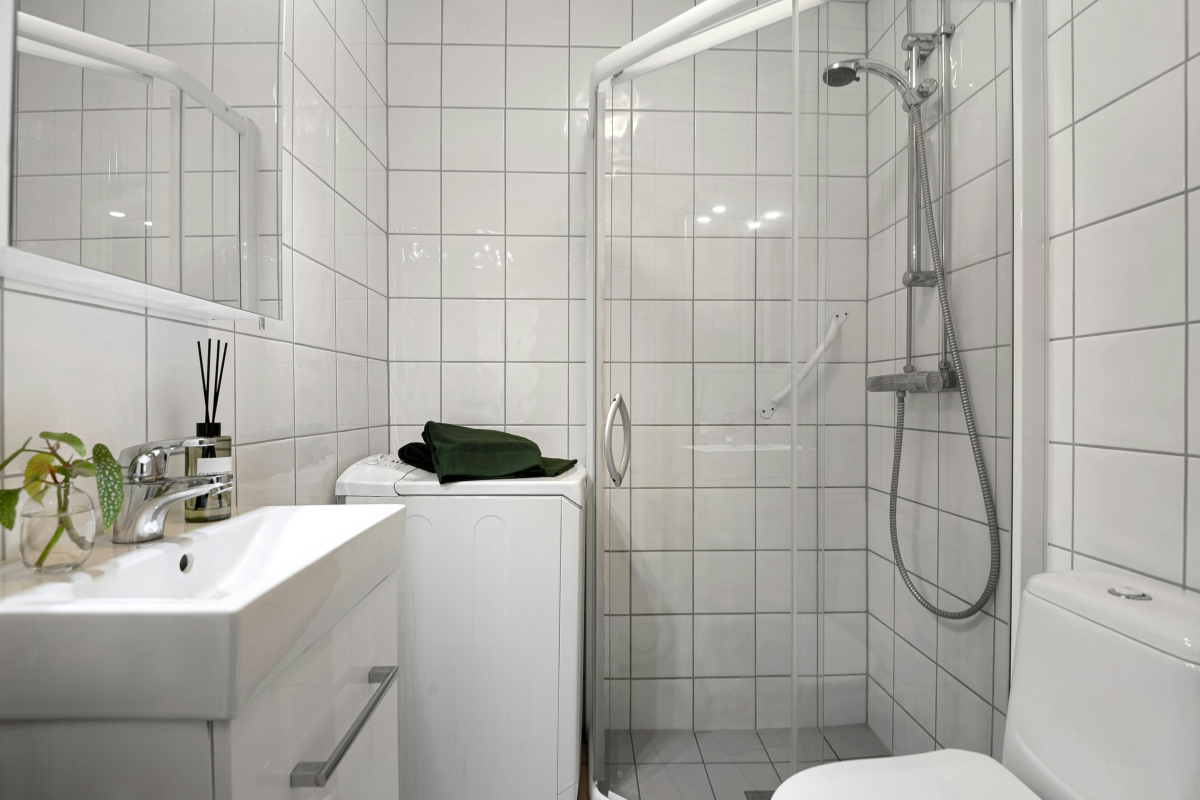 Small Shower Room Ideas: 10 Ways to Add Style and Value