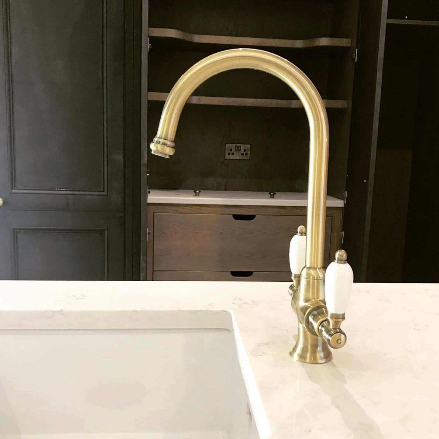 Buy Dorchester Georgian dual flow kitchen sink tap with twin white levers - antique brass Online UK | HOUSE OF ENKI