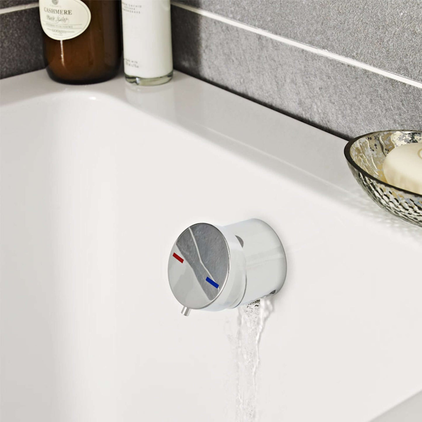 Buy Round temperature control bath mixer filler with overflow and clicker waste - chrome Online UK | HOUSE OF ENKI