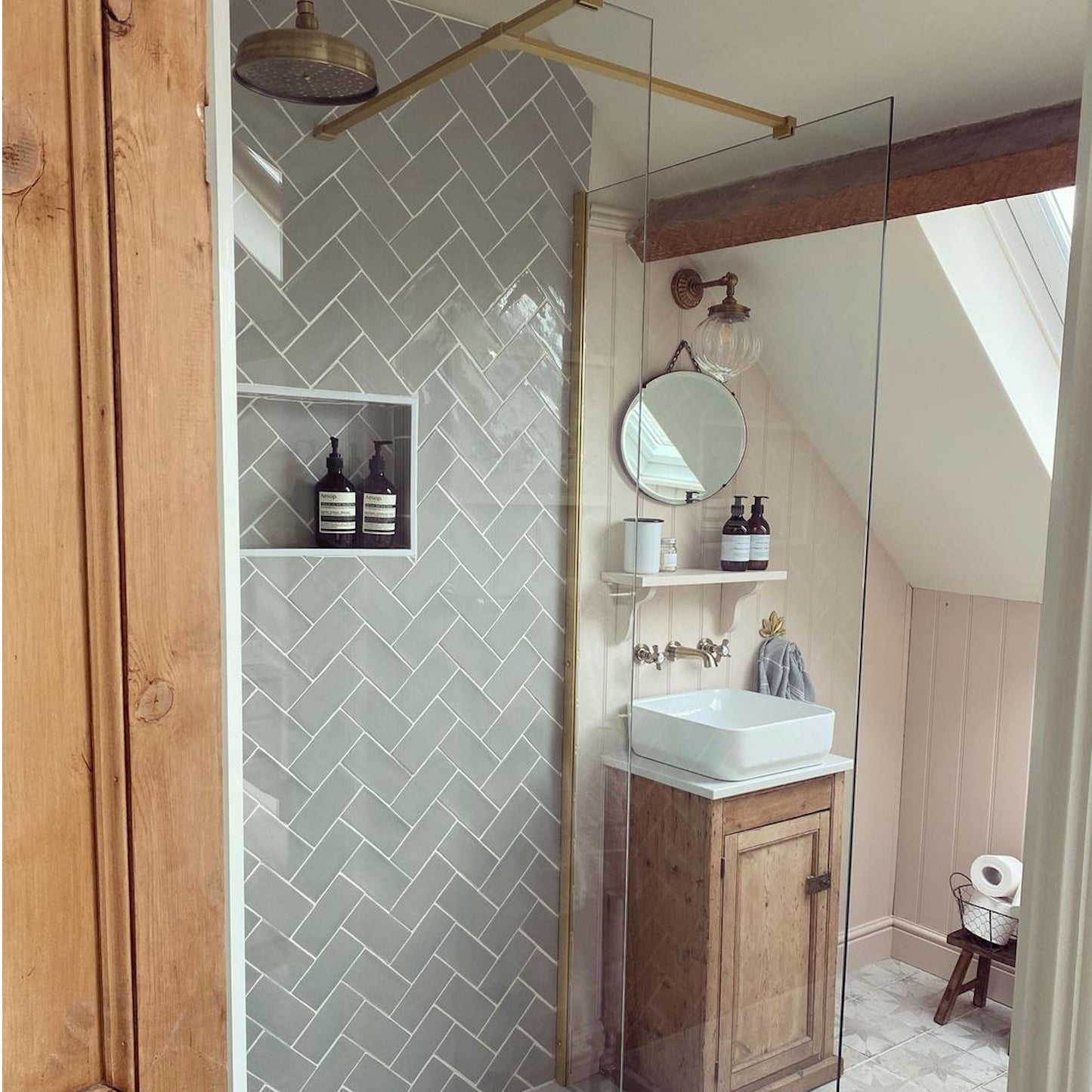 Windsor traditional thermostatic shower set single outlet incl. angled riser rail, rain shower head 200mm - antique brass