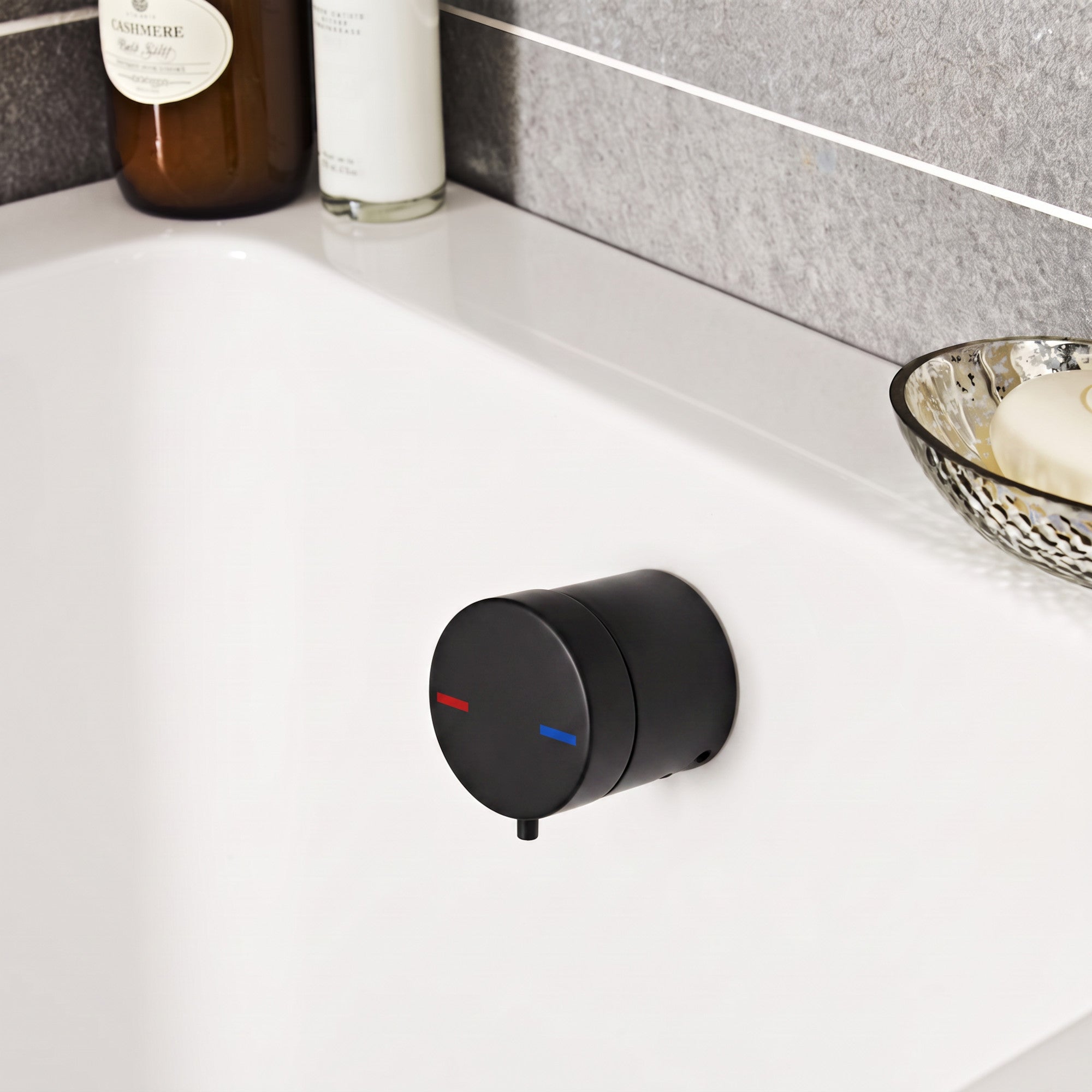 Round temperature control bath mixer filler with overflow and clicker waste - matt black